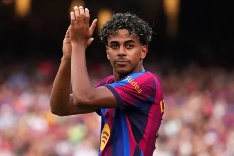 Desde el arranque: tras ser campeón del mundo, Lamine Yamal será titular en el estreno del Barcelona por LaLiga 2026/27.